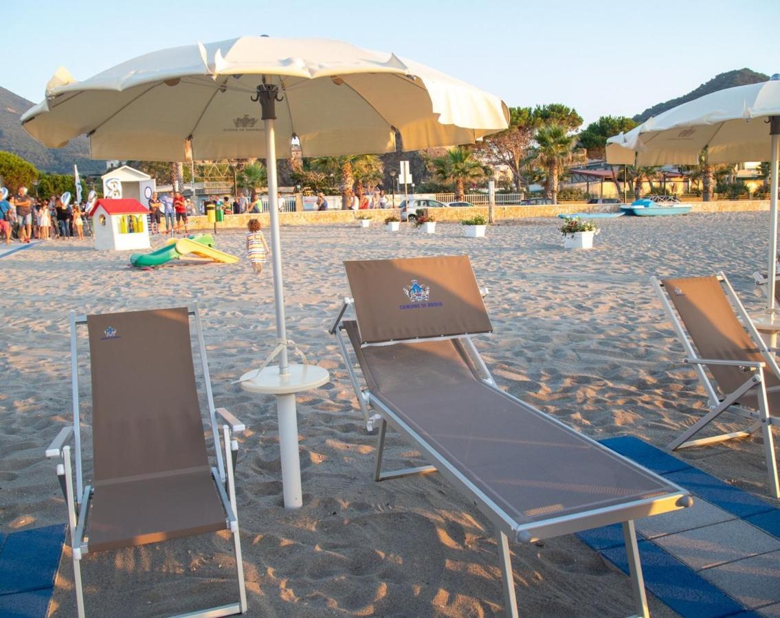 Casa Tranquilla E Luminosa Con Terrazzo A Due Passi Dal Mare Apartment โบรโล ภายนอก รูปภาพ