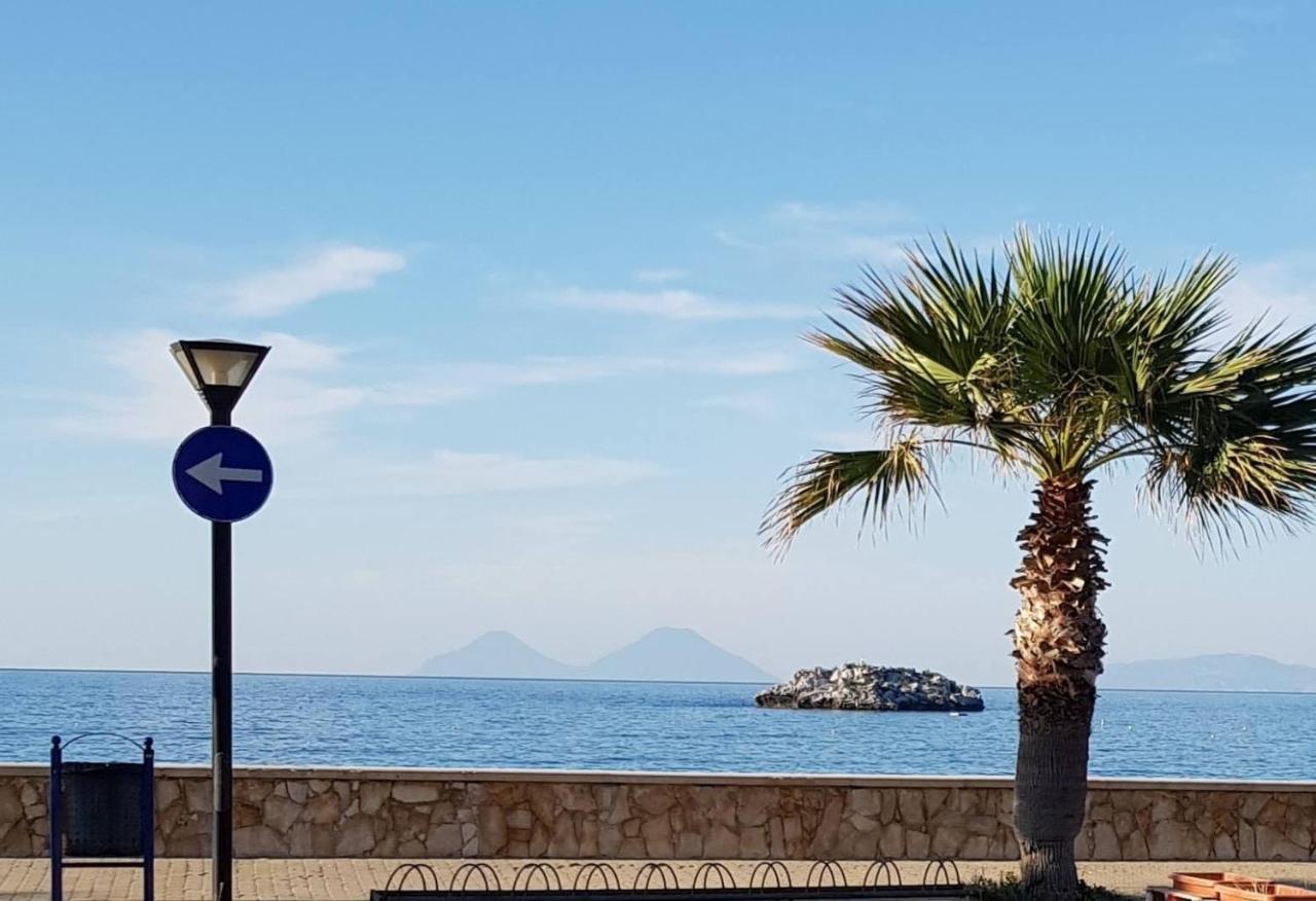 Casa Tranquilla E Luminosa Con Terrazzo A Due Passi Dal Mare Apartment โบรโล ภายนอก รูปภาพ