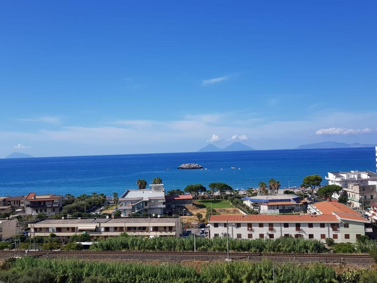 Casa Tranquilla E Luminosa Con Terrazzo A Due Passi Dal Mare Apartment โบรโล ภายนอก รูปภาพ