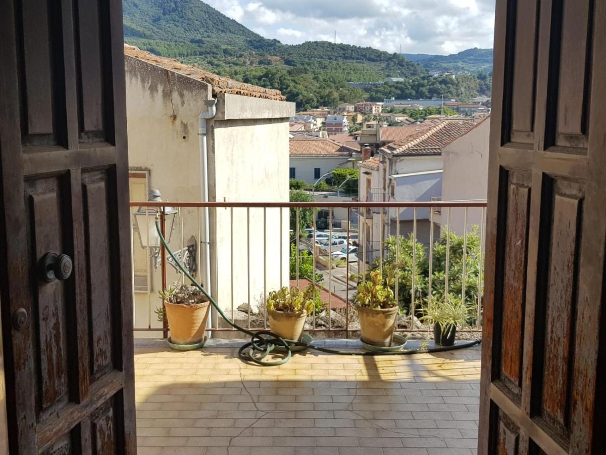 Casa Tranquilla E Luminosa Con Terrazzo A Due Passi Dal Mare Apartment โบรโล ภายนอก รูปภาพ