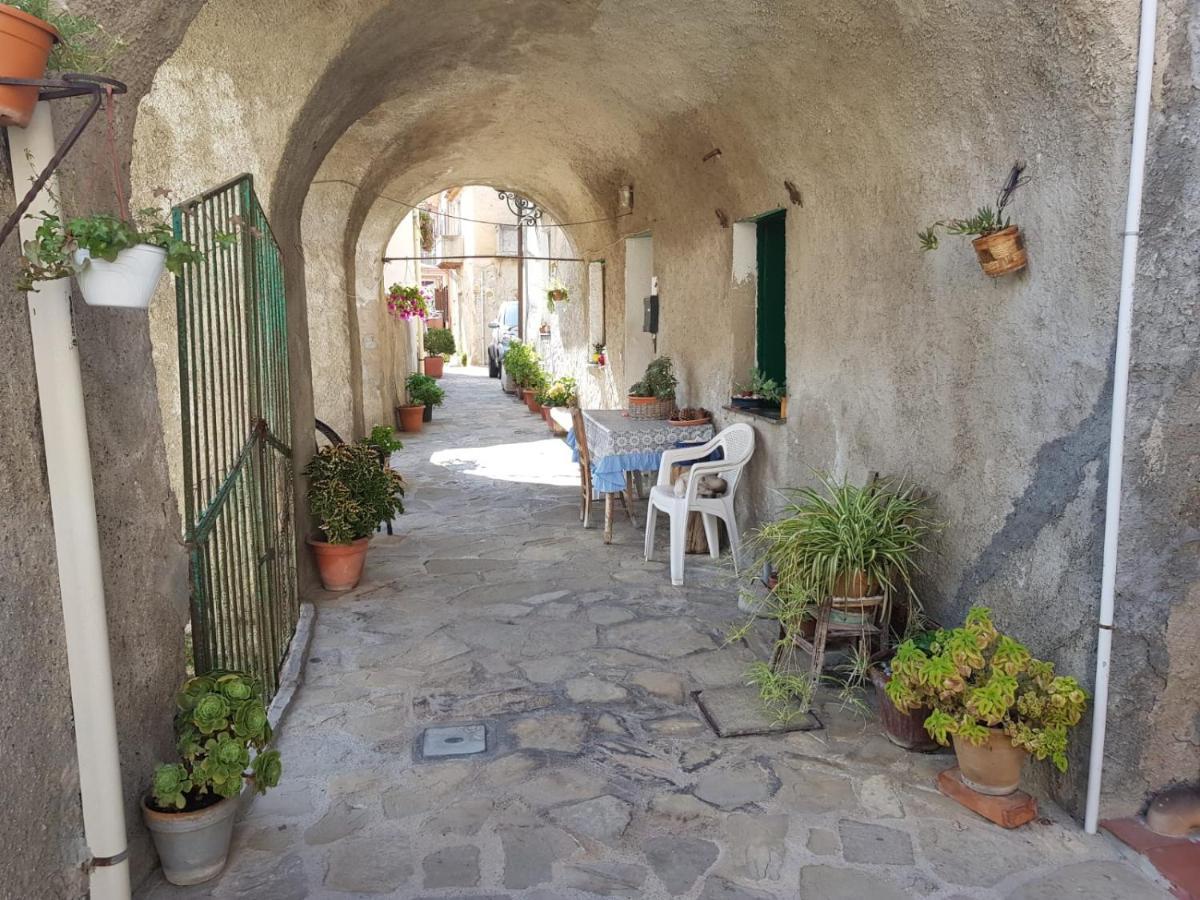 Casa Tranquilla E Luminosa Con Terrazzo A Due Passi Dal Mare Apartment โบรโล ภายนอก รูปภาพ