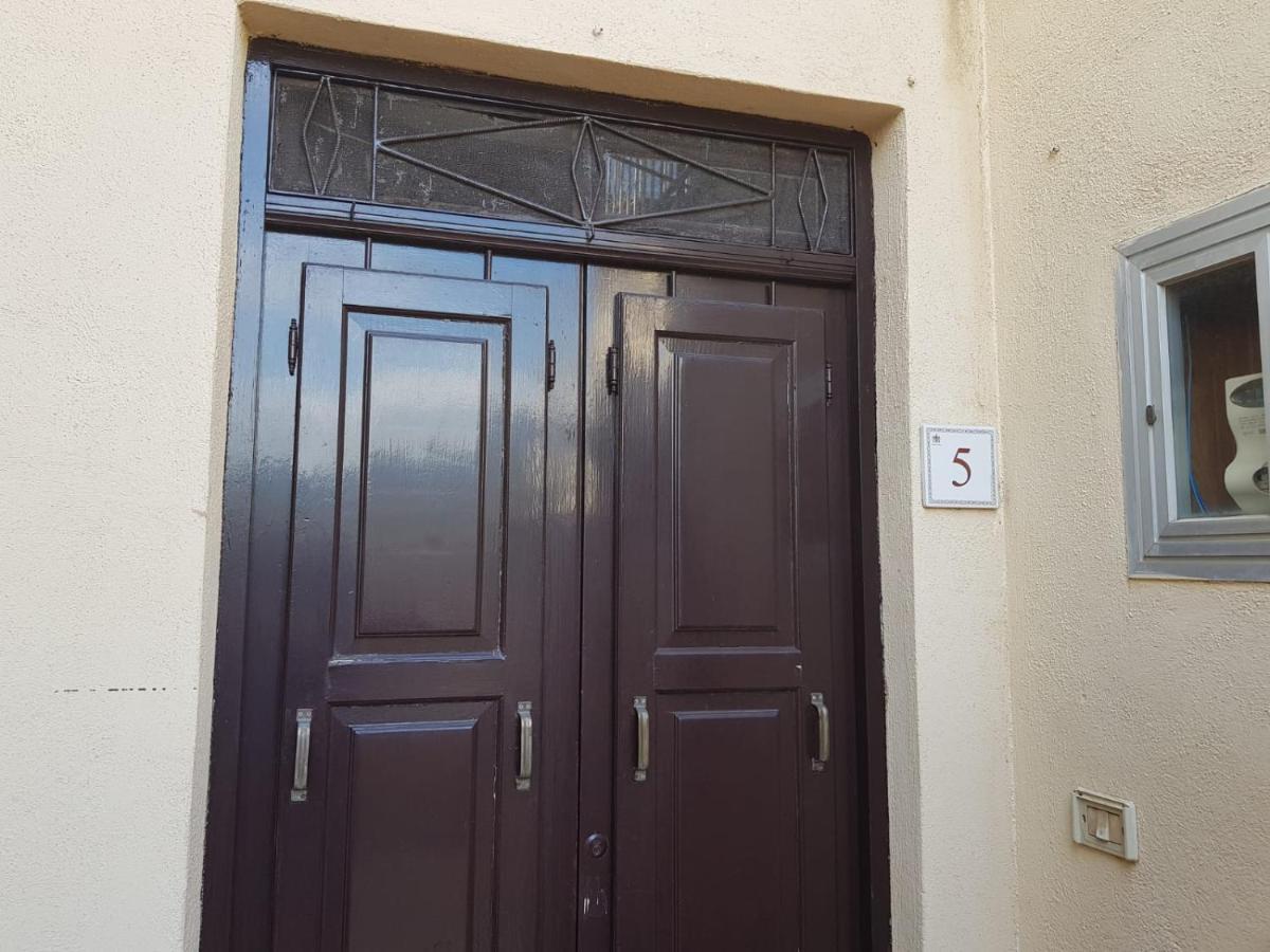 Casa Tranquilla E Luminosa Con Terrazzo A Due Passi Dal Mare Apartment โบรโล ภายนอก รูปภาพ