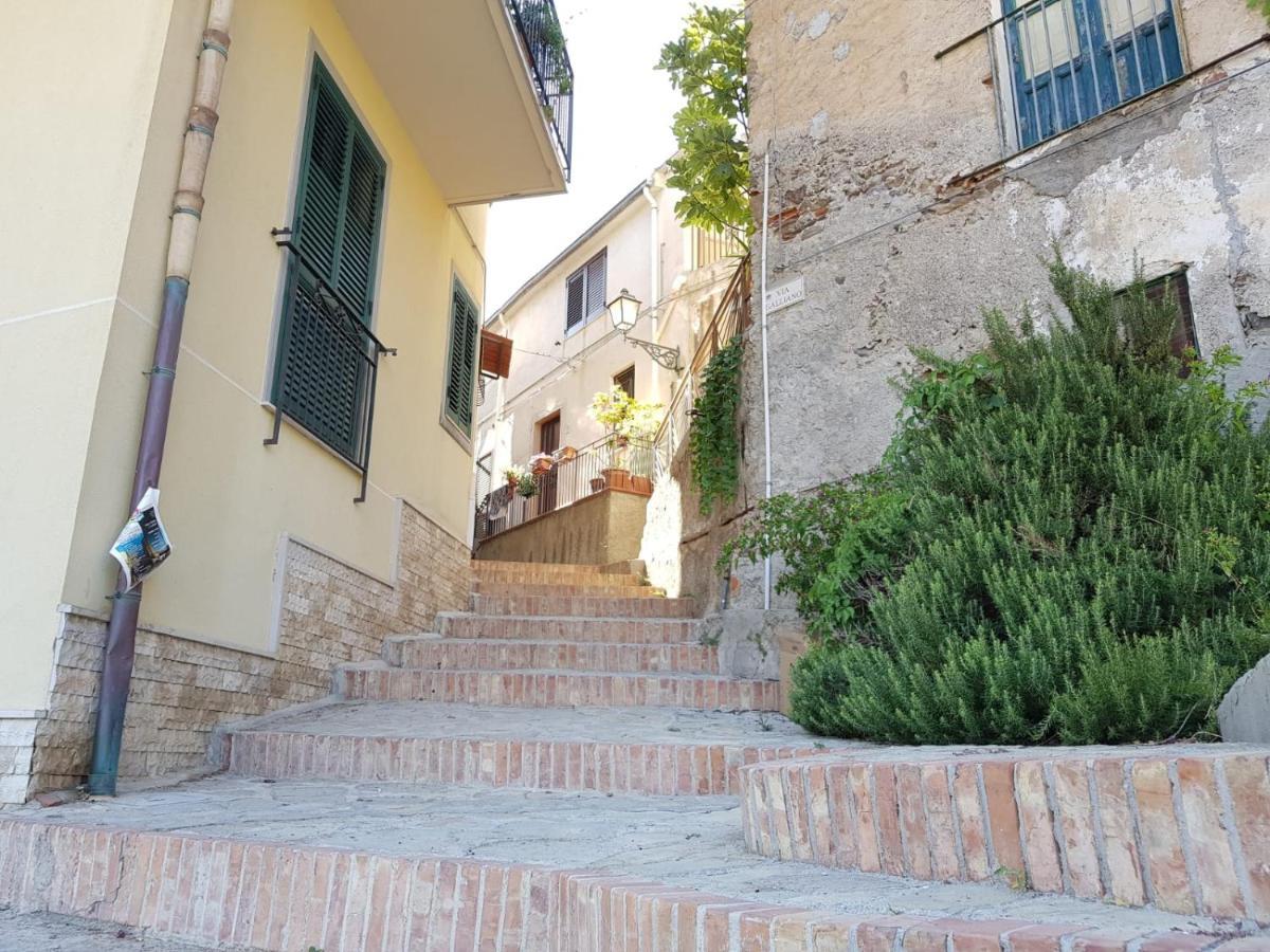 Casa Tranquilla E Luminosa Con Terrazzo A Due Passi Dal Mare Apartment โบรโล ภายนอก รูปภาพ