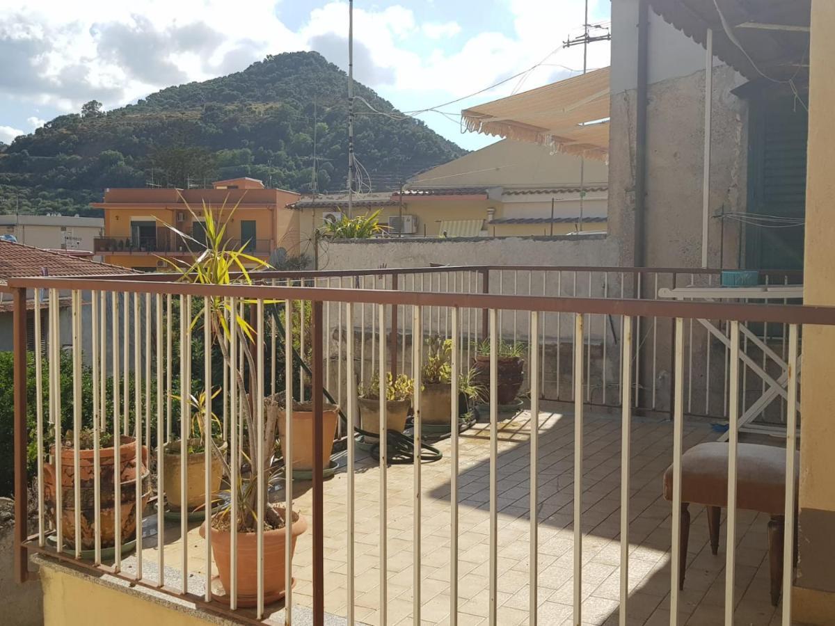 Casa Tranquilla E Luminosa Con Terrazzo A Due Passi Dal Mare Apartment โบรโล ภายนอก รูปภาพ